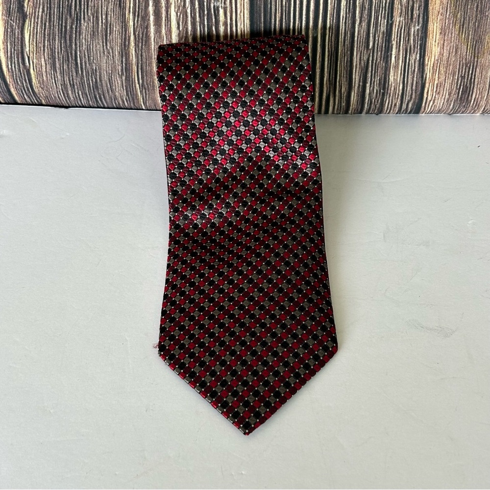 Harve Benard Red and Black Patterned Tie